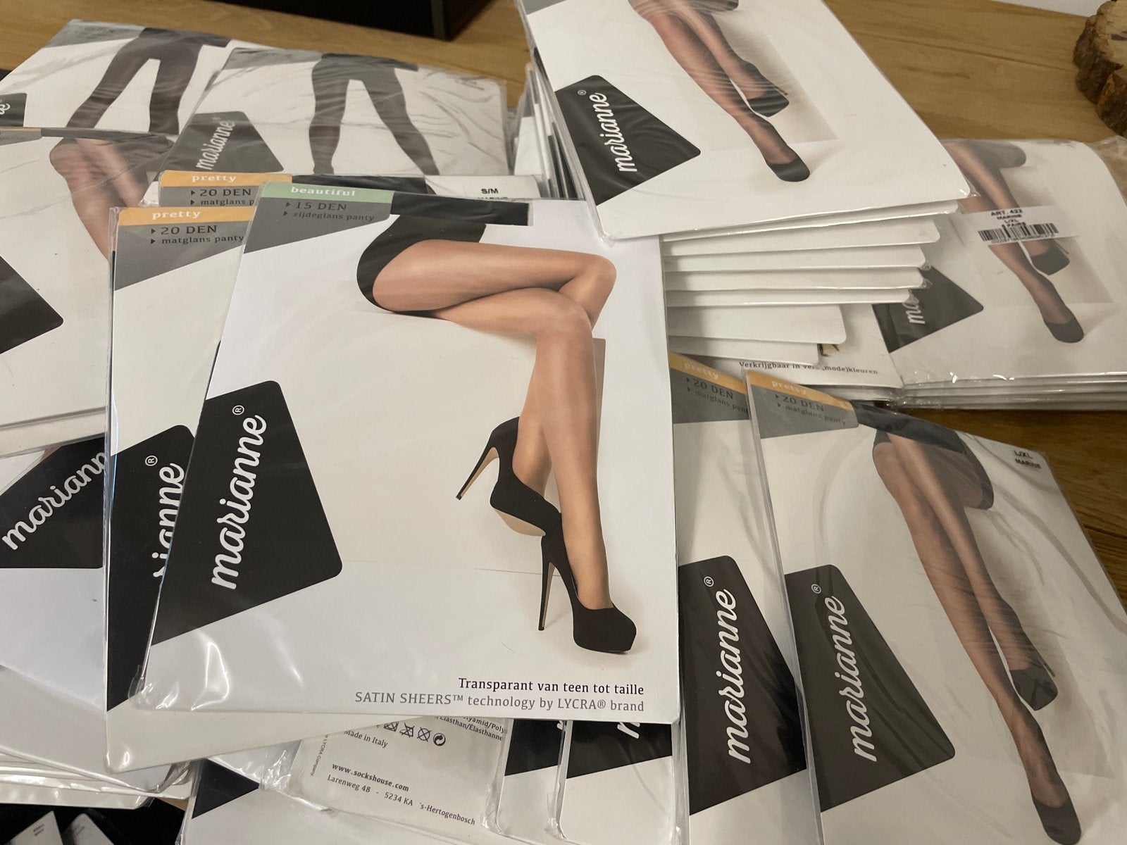 Rest Partij van ruim 260 stuks panty’s leggings maillots, Zakelijke goederen, Partijgoederen en Retail | Franchising, Wederverkoop en Distributie