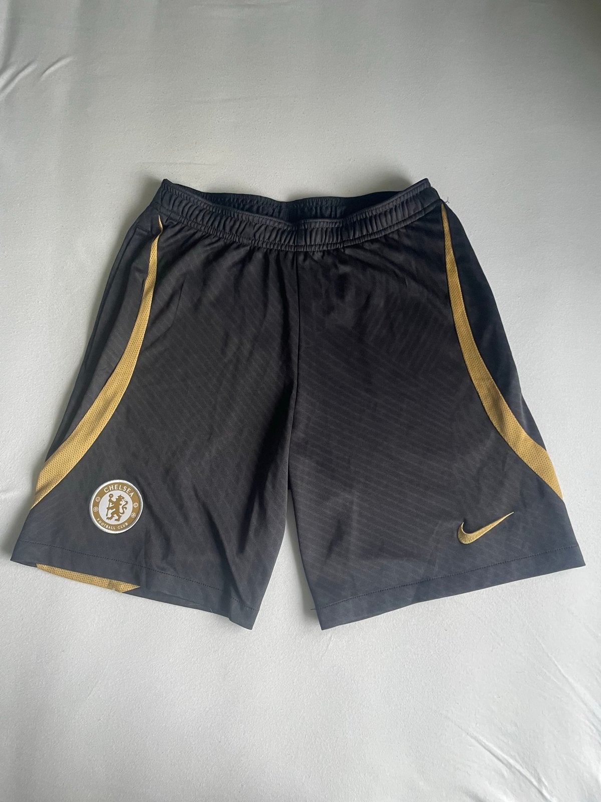 Nike Chelsea FC Dri-FIT Voetbalbroekje Zwart/Goud Maat S, Kleding | Heren, Zwart, Ophalen of Verzenden, Zo goed als nieuw, Voetbal