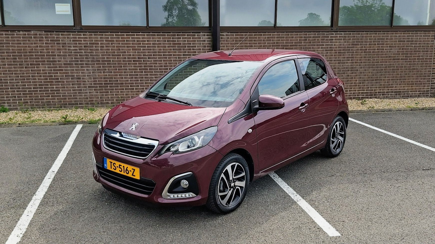 Peugeot 108 Allure ETG automaat - groot onderhoud gehad!, Auto's, Dealer onderhouden, Zwart, Overige kleuren, 4 stoelen