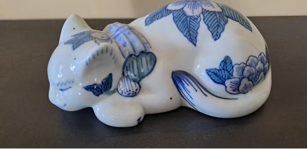 Porseleinen kat / poes beeldje, blauw-wit, Antiek en Kunst, Antiek | Porselein, Ophalen of Verzenden