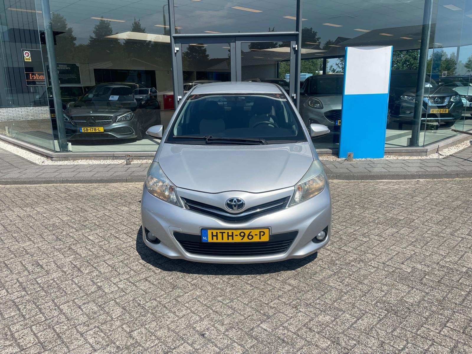 Toyota Yaris 1.3 VVT-i Dynamic, Stof, Gebruikt, Zwart, 4 cilinders