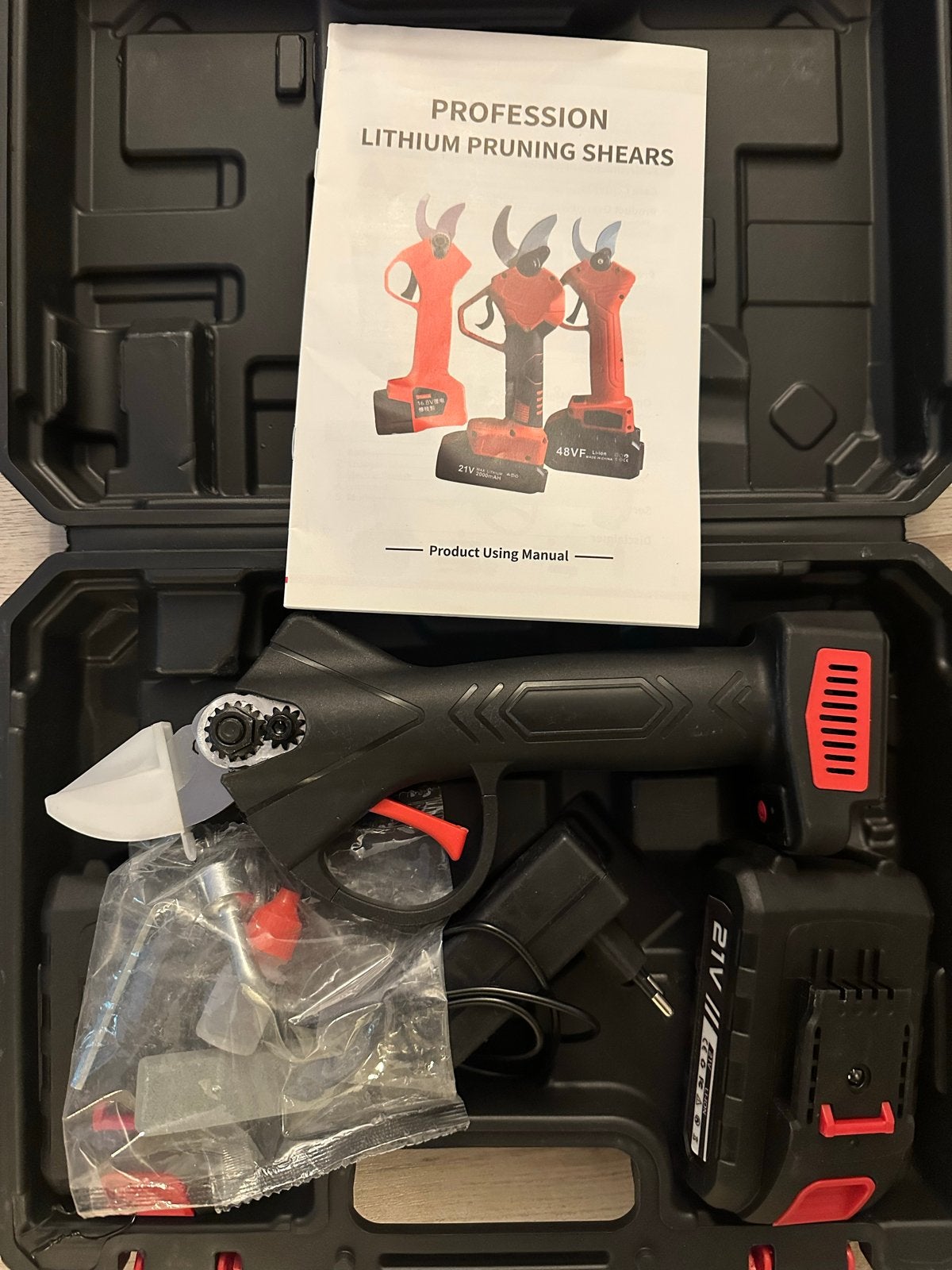 Professionele elektrische snoeischaar met 2 accu's, Tuin en Terras, Snoeischaren, Ophalen of Verzenden, Nieuw, 30 t/m 39 mm