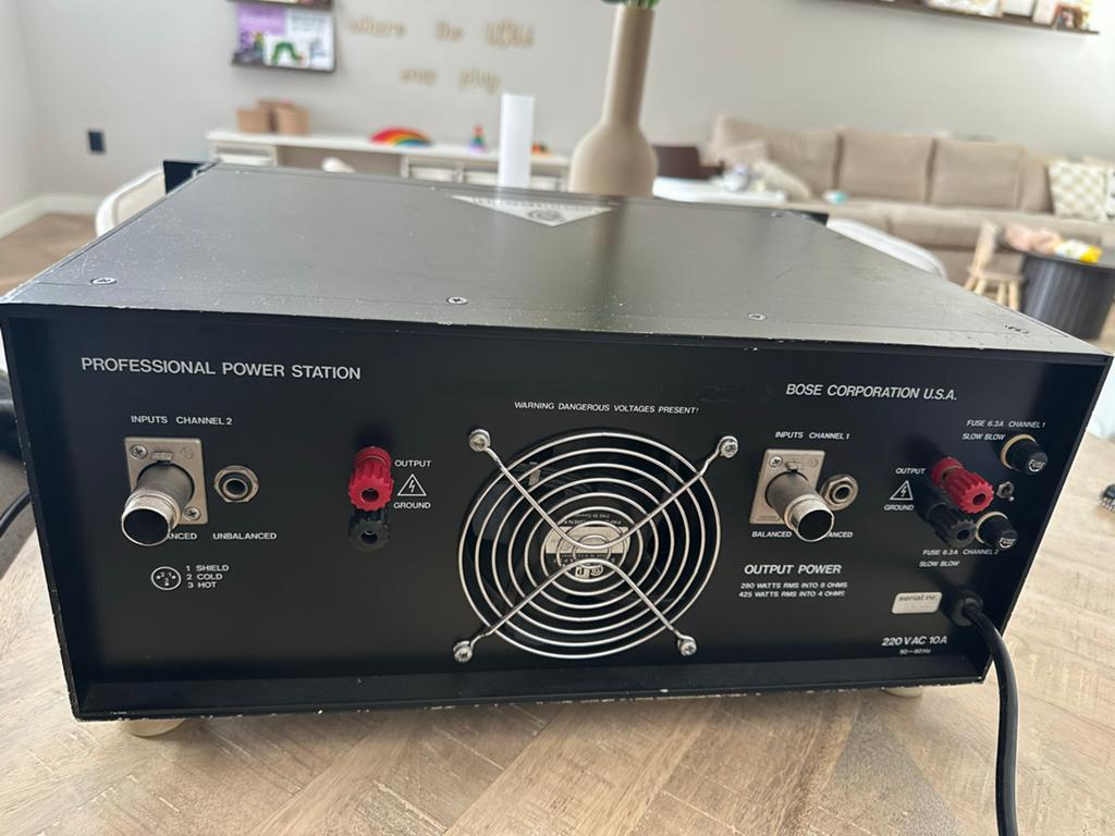 Bose 1800 Series Two Professionele Eindversterker, Gebruikt, 120 watt of meer, Stereo, Ophalen