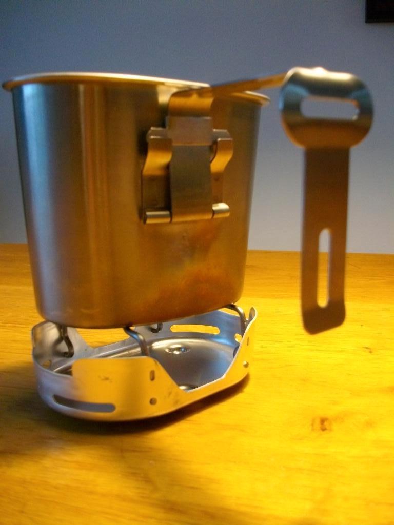 Army cup stove for solid Esbit tablets, Verzamelen, Verzenden, Landmacht, Overige gebieden, Overige typen
