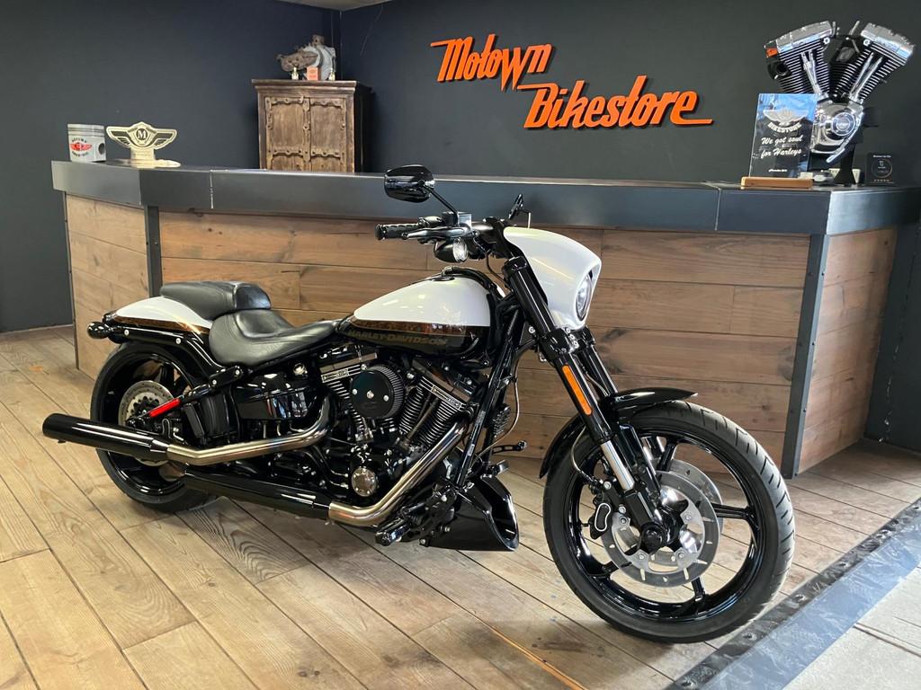 Harley Davidson FXSE Breakout CVO Pro Street 110CI Screamin, Motoren, 3700 W Juneau Ave
53208  Milwaukee, US, Info@harley-davidson.com
