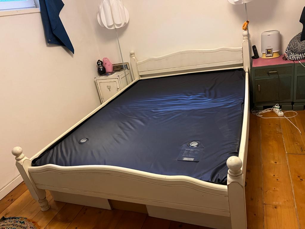 Waterbed met bedframe - 153cm bij 213cm, Huis en Inrichting, Slaapkamer | Waterbedden, Ophalen, Solo-systeem, Gebruikt, 210 cm