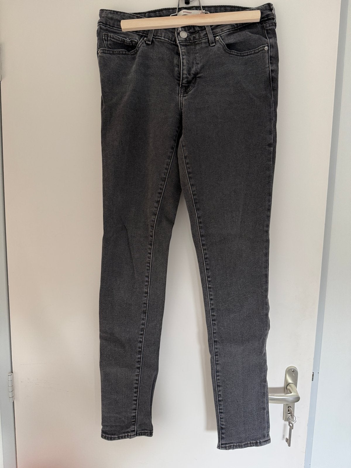Levi's 710 Skinny Jeans - Grijs - Maat W28, Kleding | Dames, Ophalen of Verzenden, Zo goed als nieuw, Grijs, W28 - W29 (confectie 36)