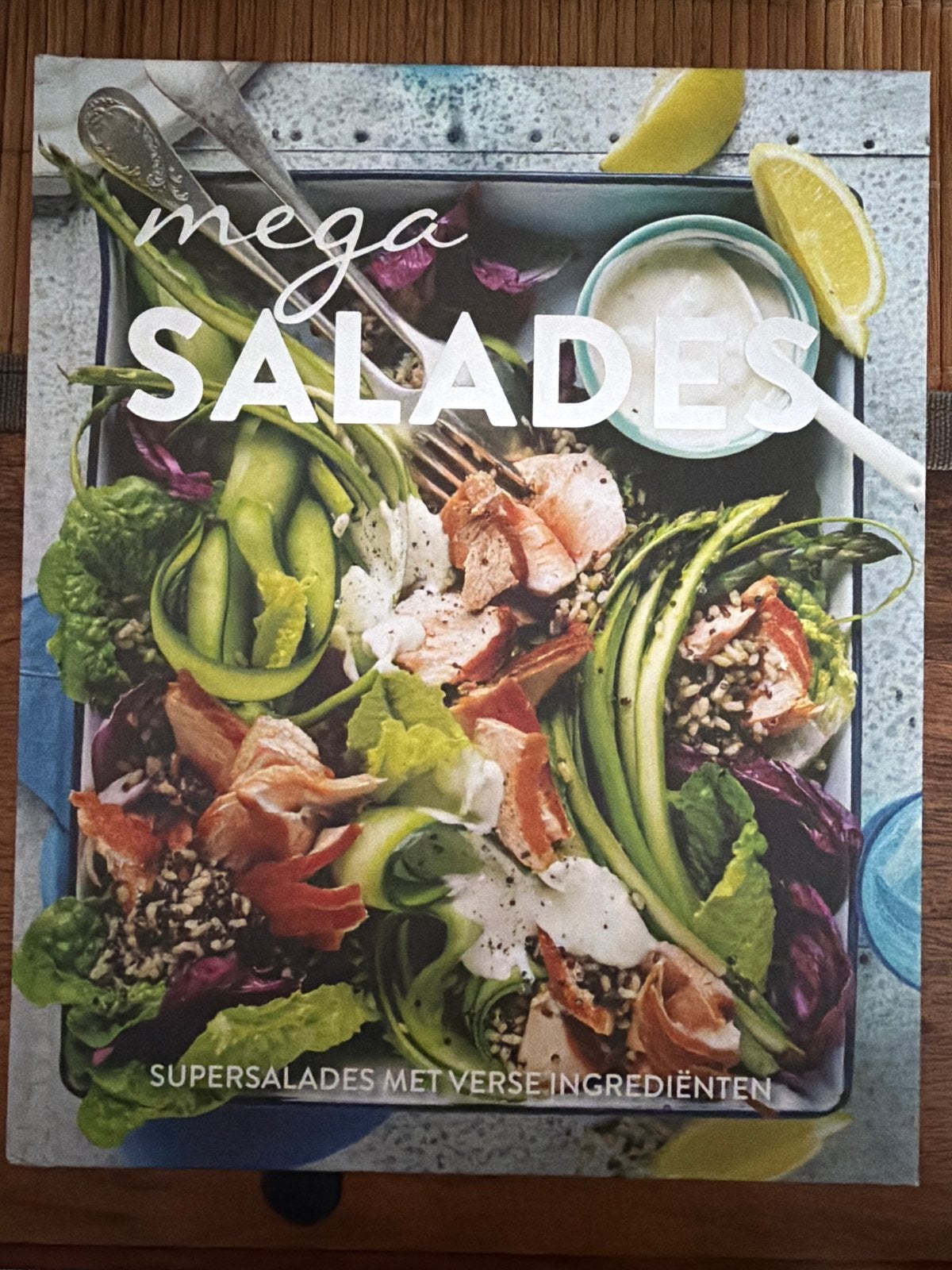 Mega Salades: Supersalades met verse ingrediënten, Hoofdgerechten, Nieuw, Ophalen of Verzenden, Gezond koken