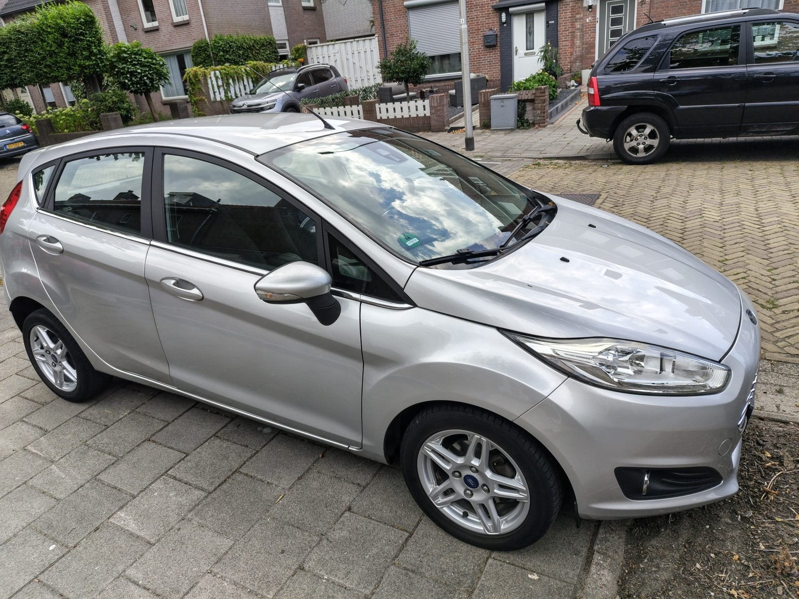 Ford Fiësta 1.0 74KW/100PK 5D 2014 Grijs, Auto's, Voorwielaandrijving, 40 €/maand, 100 pk, 23 km/l