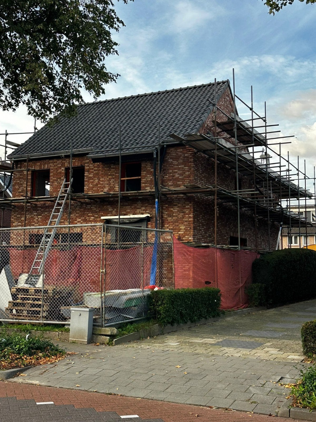 Foto 4 van Volledige gevelsteiger voor groot woonhuis (250m2)