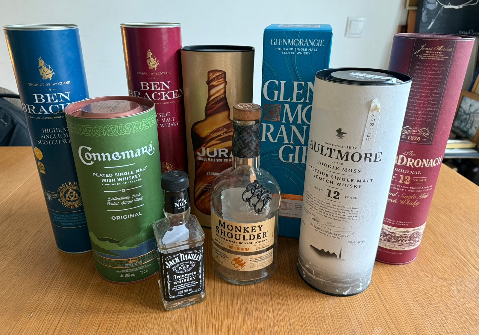 Lege whiskyflessen en kokers van diverse merken, Ophalen, Zo goed als nieuw