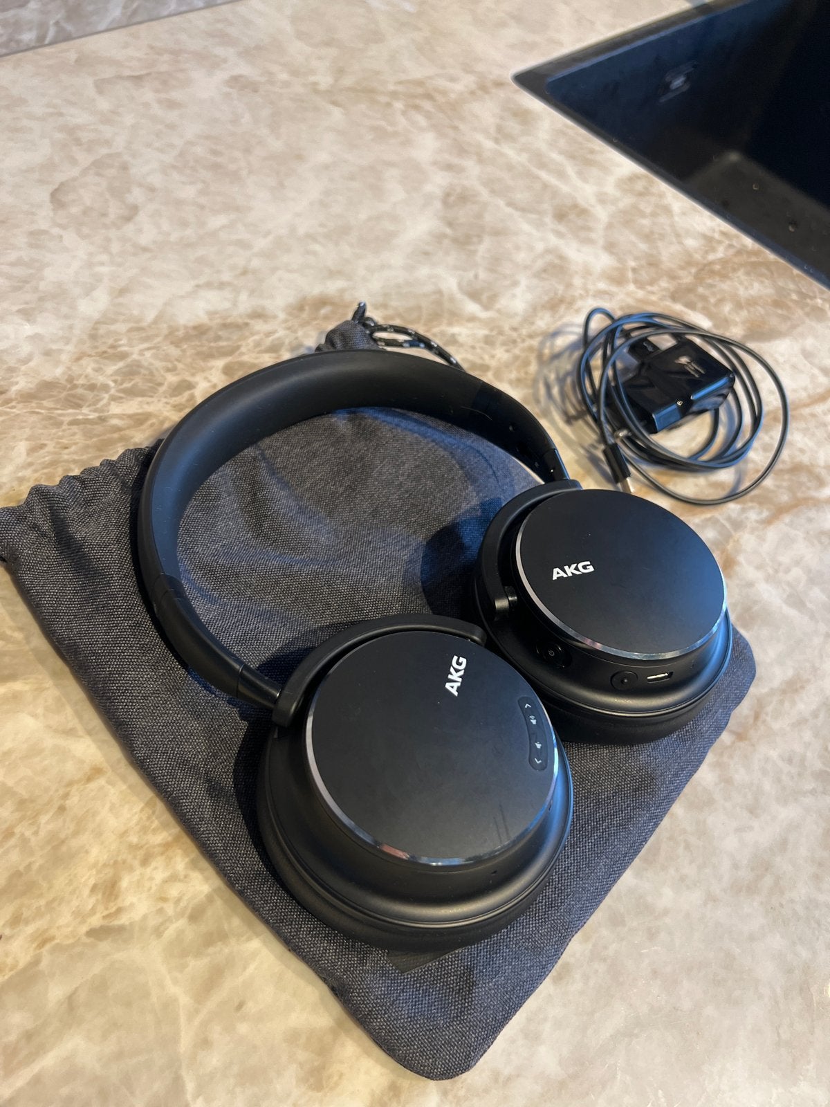 AKG Y600NC (Noice Cancel) Draadloze Over-ear Hoofdtelefoon
