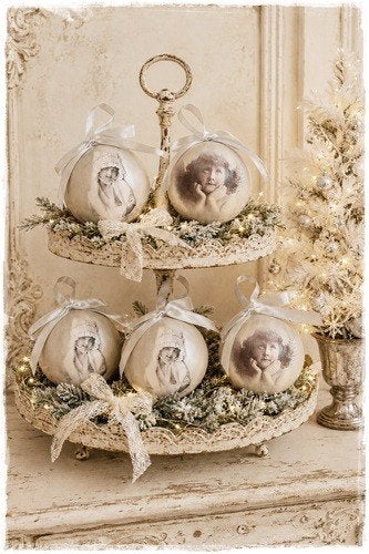 Kerstbal antieke afb. vintage meisje, cartonage 9 cm, Diversen, Kerst, Faire, Nieuw, Ophalen of Verzenden, Faire