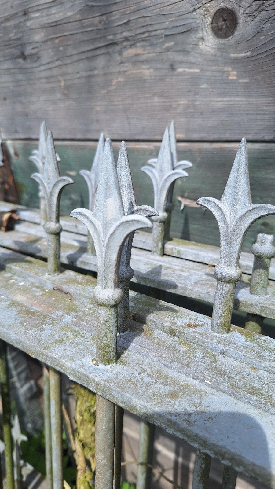 Decoratief ijzeren hekwerk met sierlijke punten. 6 stuks, Tuin en Terras, Tuinhekken en Hekwerk, Ophalen, Gebruikt, IJzer, Sierhekwerk