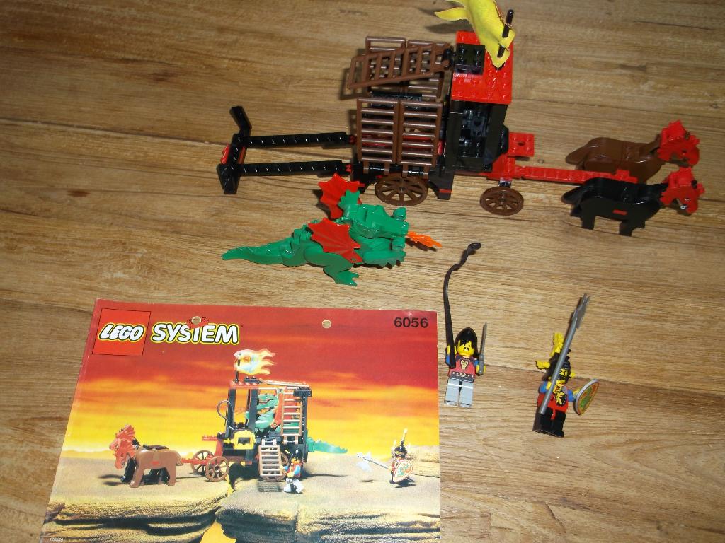 lego 6056  Dragon Wagon, Gebruikt, Lego, Ophalen of Verzenden, Compleet