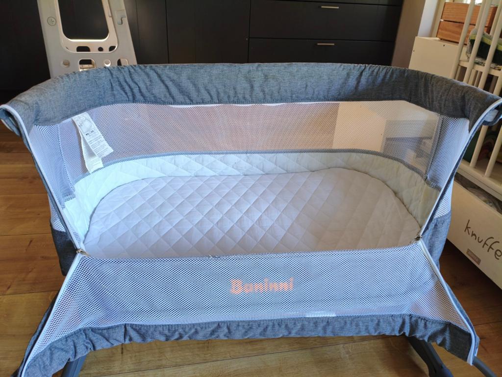 Co sleeper: Baninni Bedside Crib, Kinderen en Baby's, Babywiegjes en Ledikanten, Ophalen, Zo goed als nieuw, Wieg