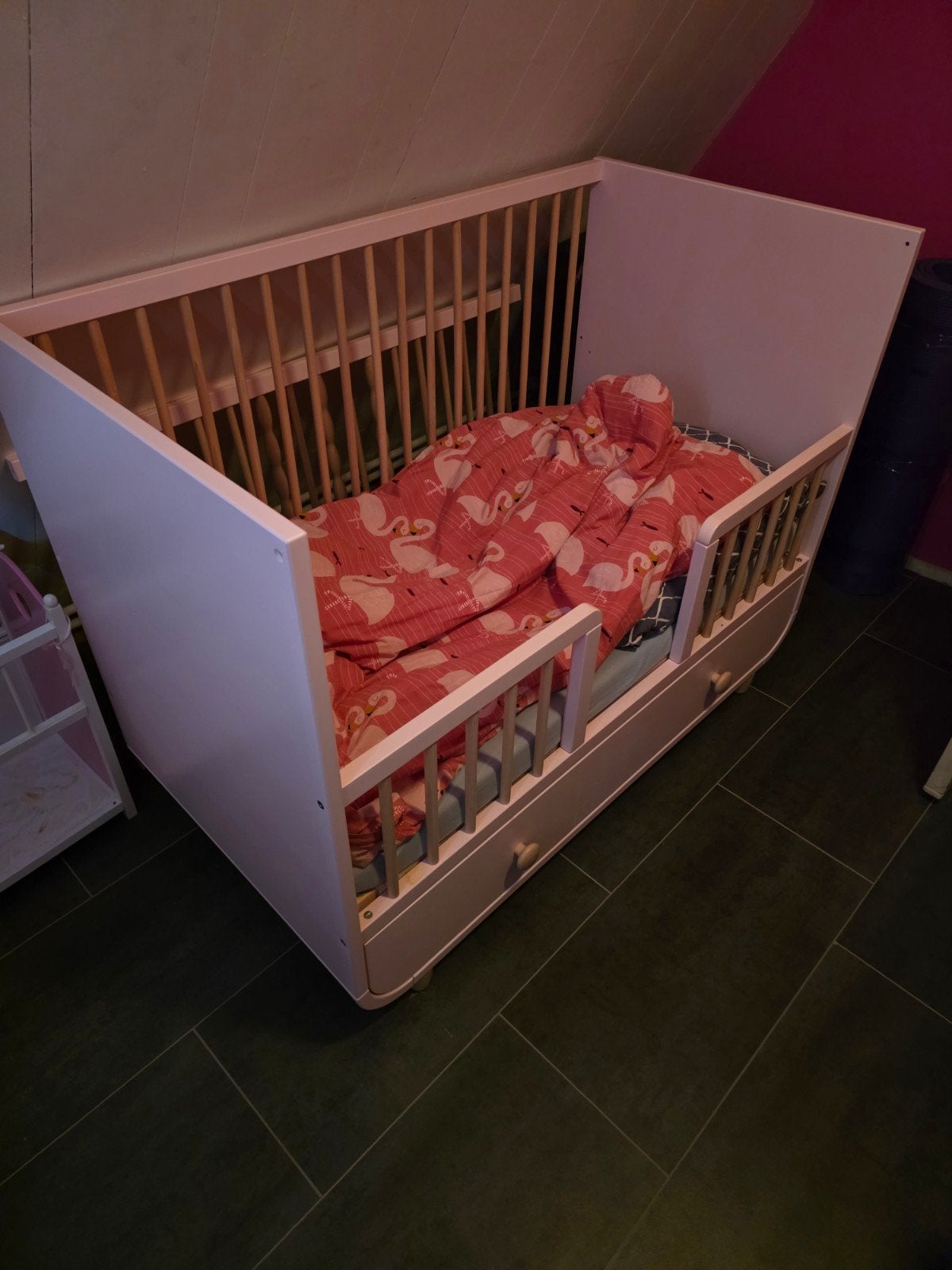 IKEA MYLLRA Meegroeibed - Zo goed als nieuw KLEUR OUD ROZE!, Verstelbaar, Ophalen of Verzenden, Zo goed als nieuw, Overige maten