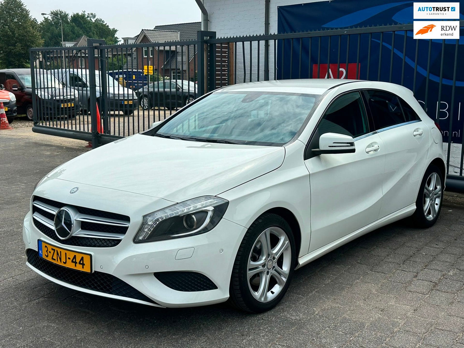 Mercedes-Benz A-klasse 180 Prestige / AIRCO / NAVIGATIE / ST, Auto's, Mercedes-Benz, Gebruikt, Euro 6, 4 cilinders, Handgeschakeld