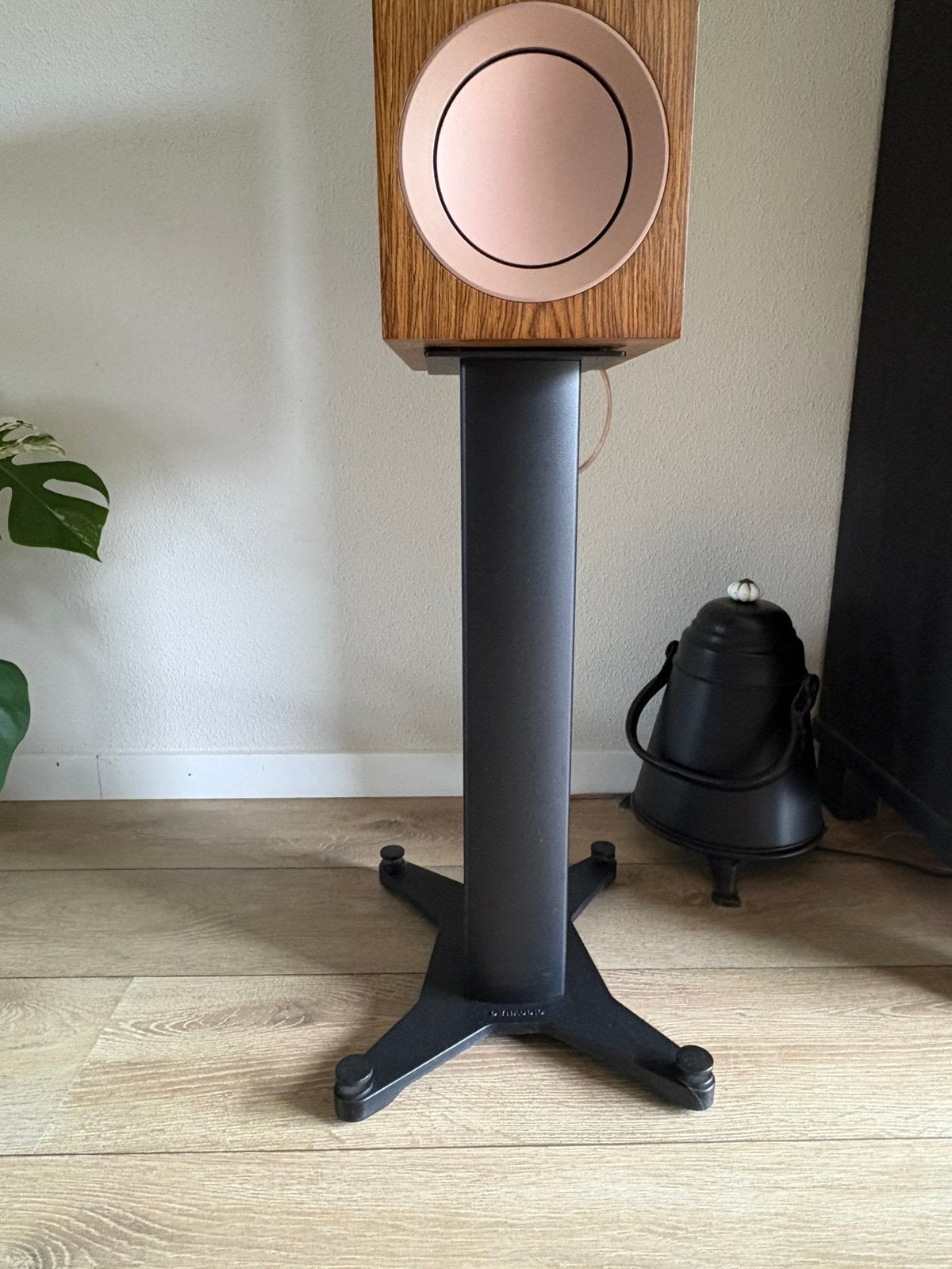 Dynaudio 20 speakerstandaard set, Ophalen of Verzenden, Zo goed als nieuw