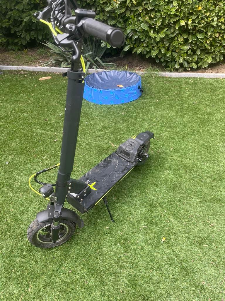 Elektrische step met app, toolkit en oplader., Ophalen of Verzenden, Zo goed als nieuw, Elektrische step (E-scooter)