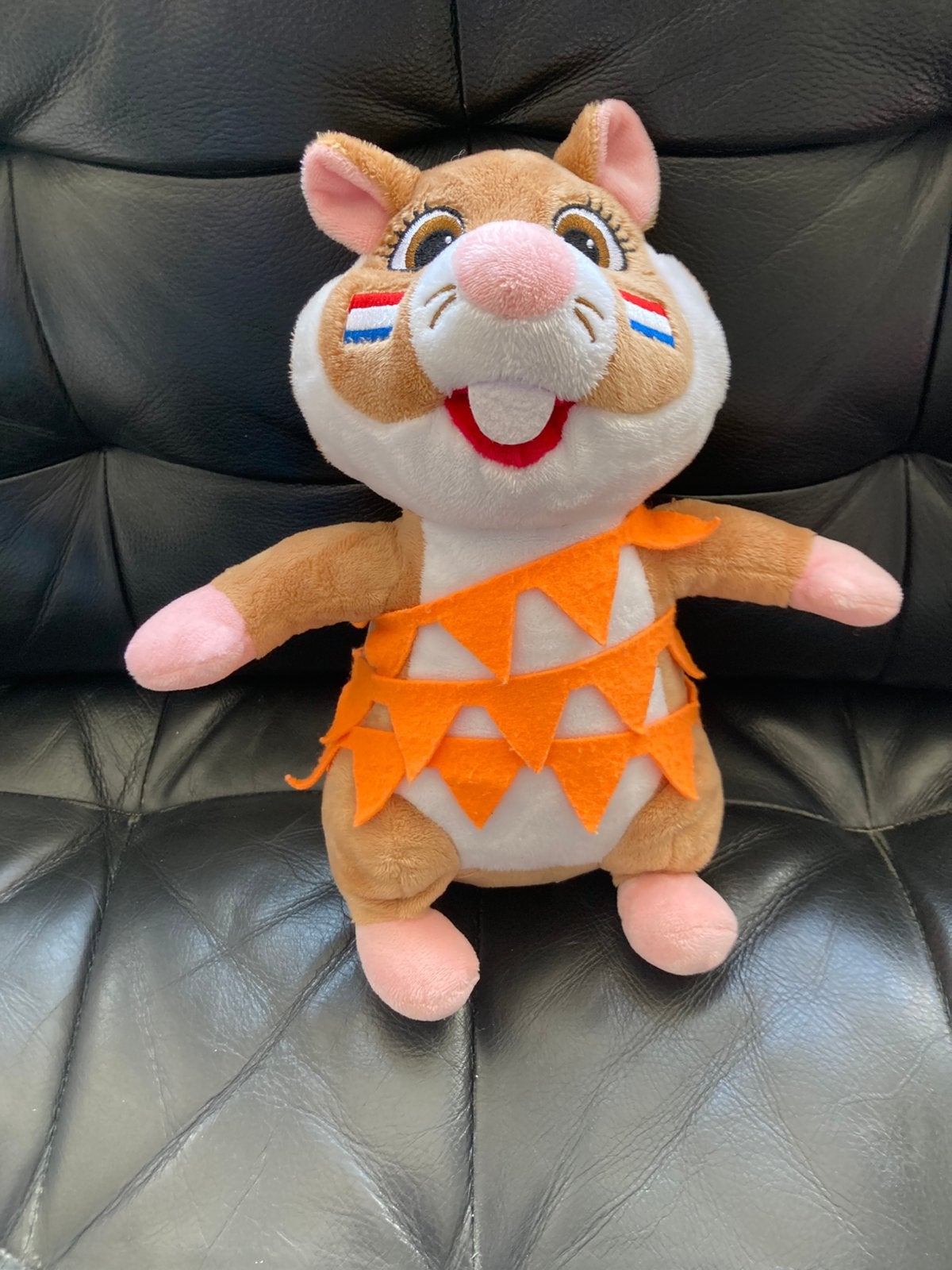 Ah hamster met oranje vlaggetjes, Ophalen of Verzenden, Zo goed als nieuw, Overige typen