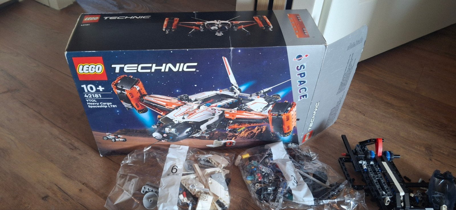 LEGO Technic Ruimteschip 42181 - Nieuwstaat, deels geopend, Ophalen of Verzenden, Zo goed als nieuw, Overige merken