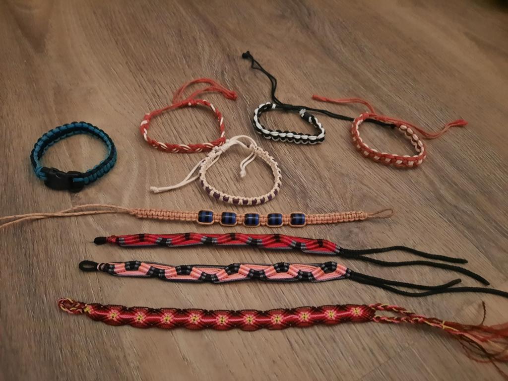 Set van 9 gekleurde armbandjes, Sieraden, Tassen en Uiterlijk, Armbanden, Ophalen of Verzenden, Zo goed als nieuw, Overige kleuren
