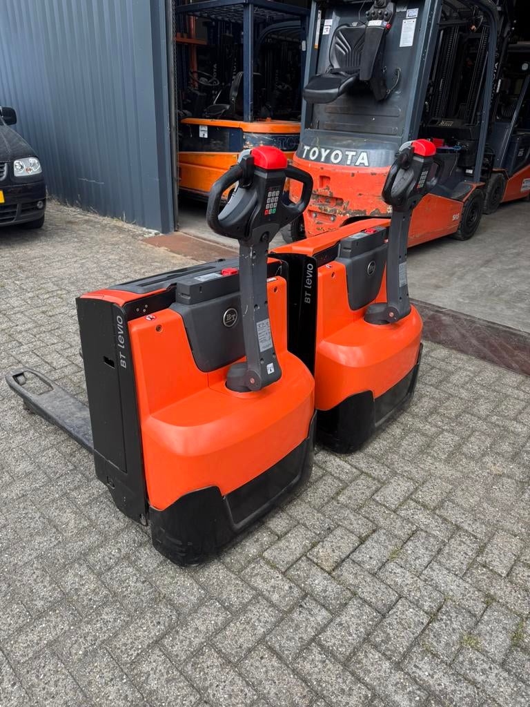Nette BT pallettrucks, Ophalen, Zo goed als nieuw