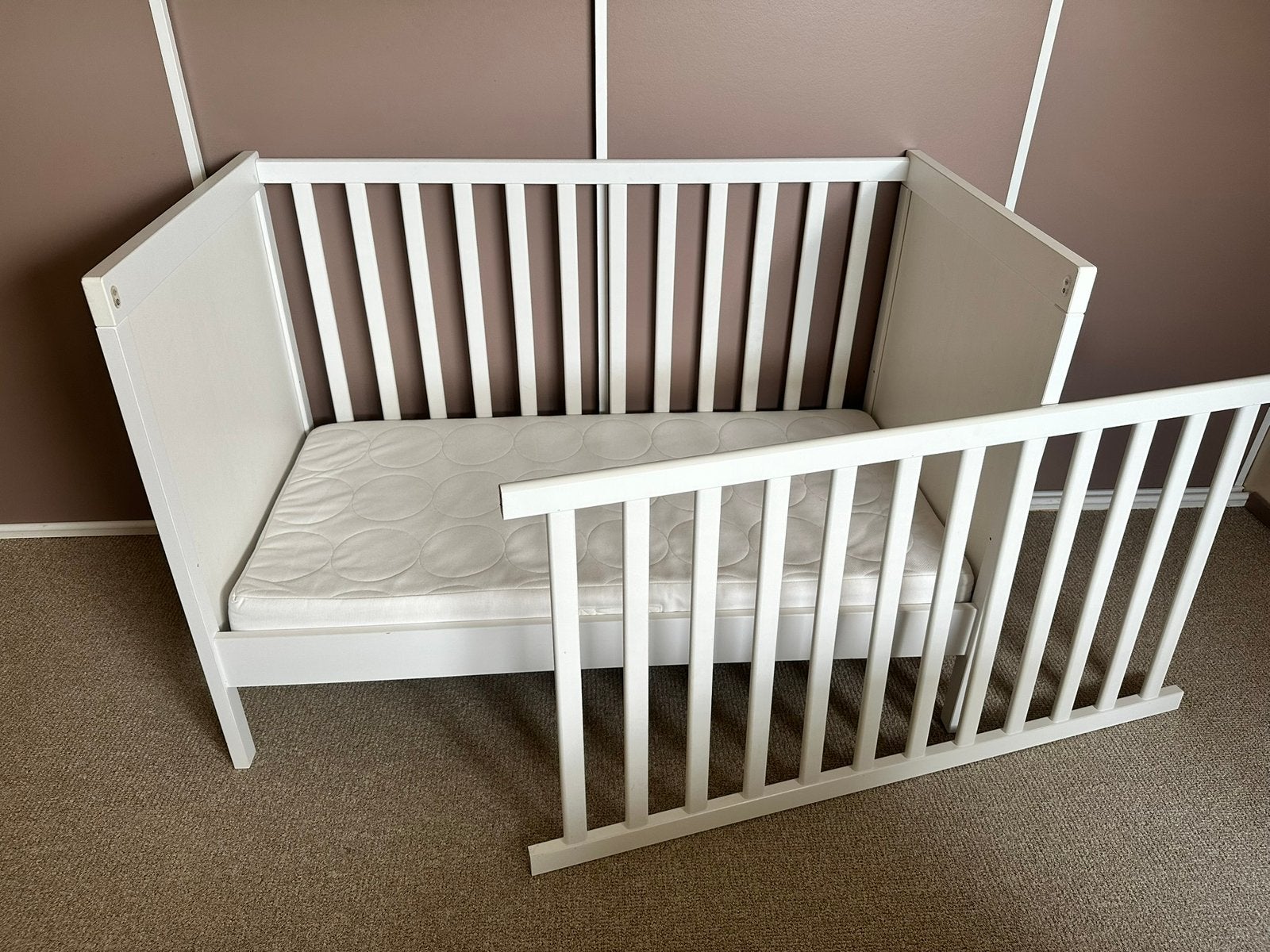 Ledikant met matras, matrasbeschermer en dekbed., Ophalen, Zo goed als nieuw, Ledikant