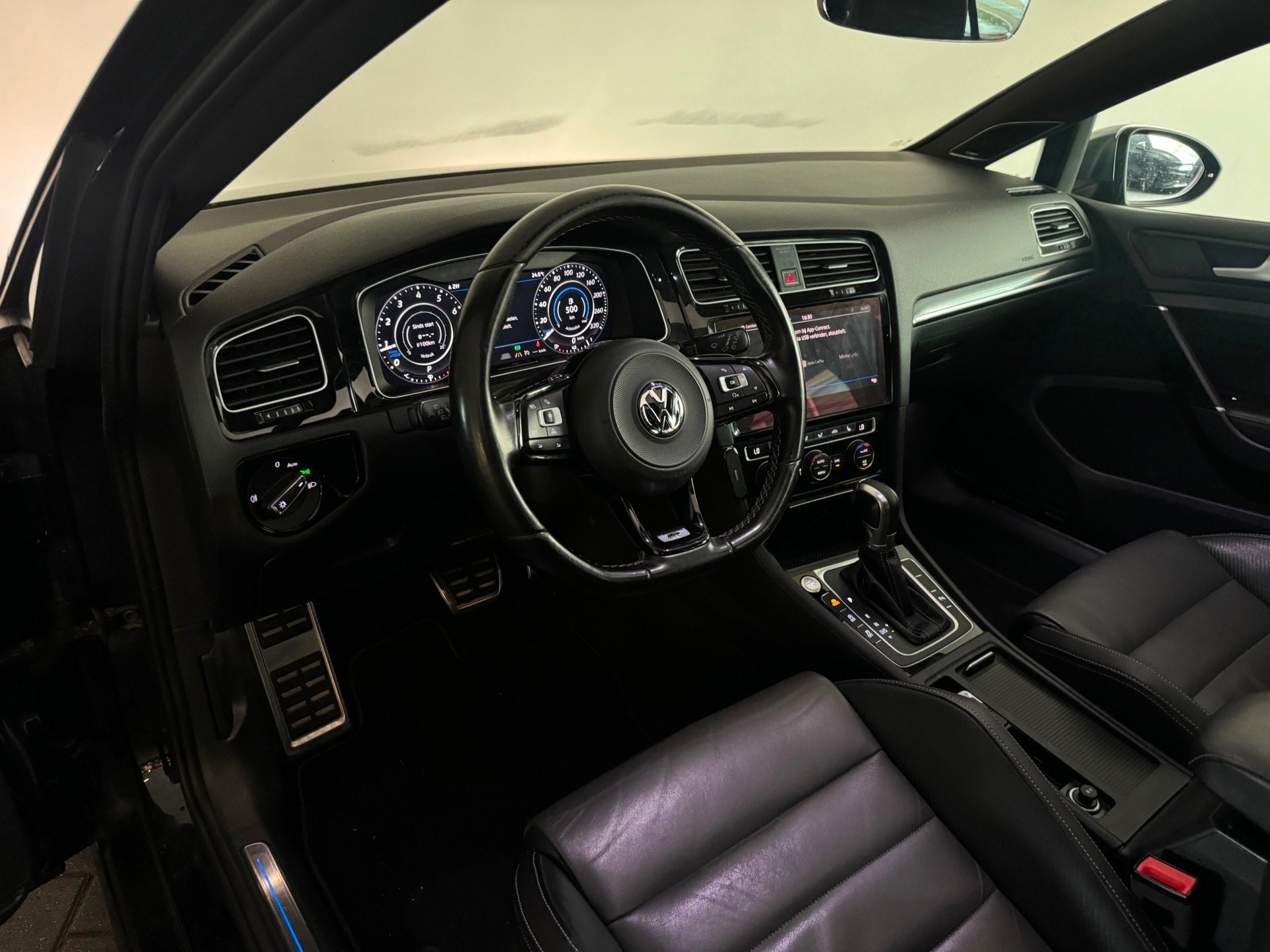 Volkswagen Golf 2.0 TSI 4Motion R Pano|Dynaudio|BlindSpot|AC, Automaat, Gebruikt, Euro 6, 4 cilinders