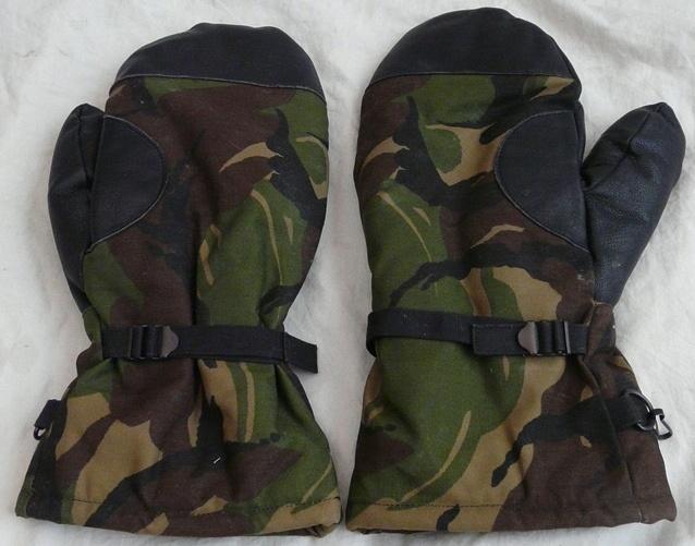 Handschoenen Gvt, Winter Gevoerd, Camo, maat 9, KL, 1991.(2), Verzamelen, Militaria | Algemeen, Ophalen of Verzenden, Landmacht