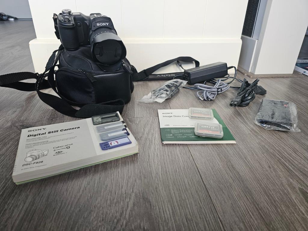 Sony Cyber-shot DSC-F828 Digitale Camera met Accessoires, Ophalen, Gebruikt, Compact, 4 t/m 7 keer