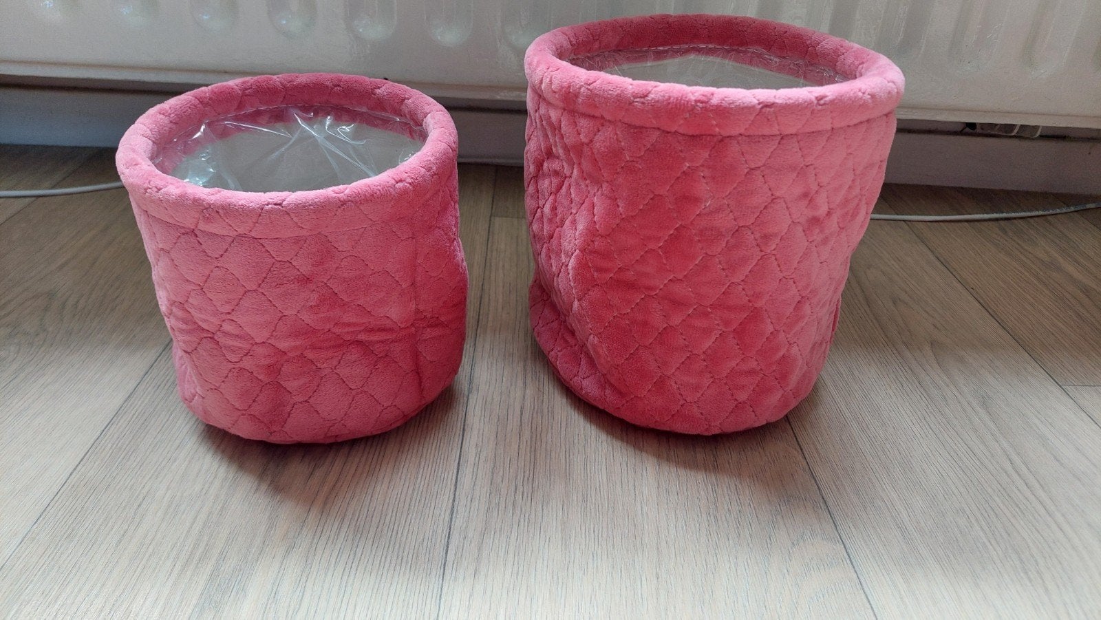 2 nieuwe velvet roze bloempotjes., Ophalen of Verzenden, Nieuw
