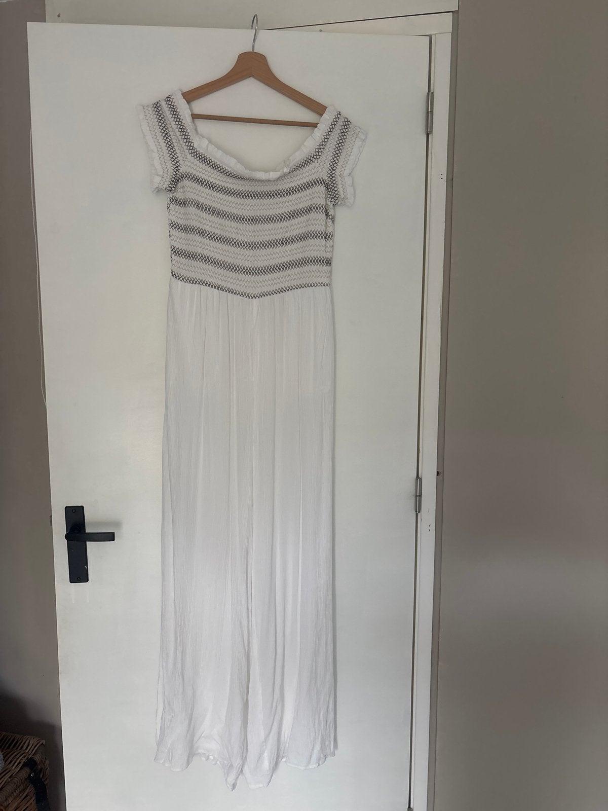 Witte jumpsuit met smockwerk - FB Sister, Kleding | Dames, Jumpsuits, Nieuw, Maat 42/44 (L), Wit, Ophalen of Verzenden