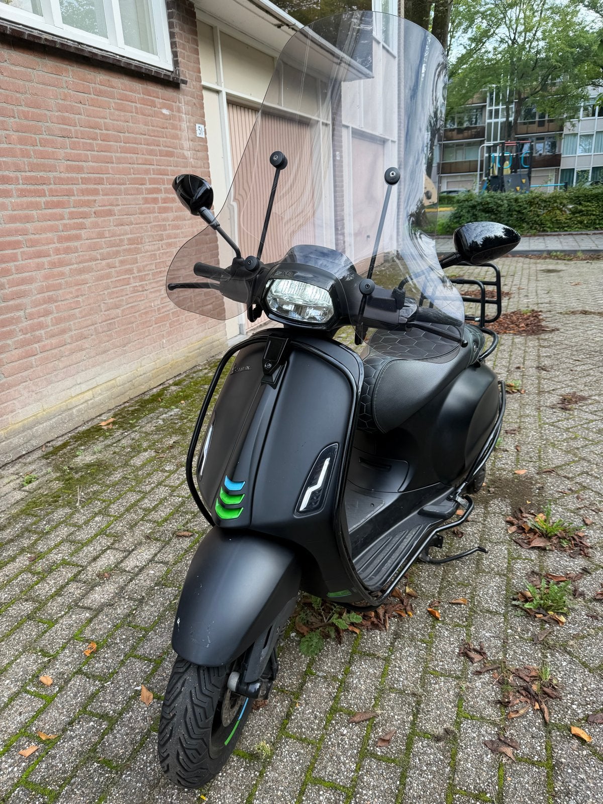 Vespa Sprint 2021 | 45 km/u | Mat zwart | Veel opties, Fietsen en Brommers, Ophalen, Zo goed als nieuw, Benzine, Vespa