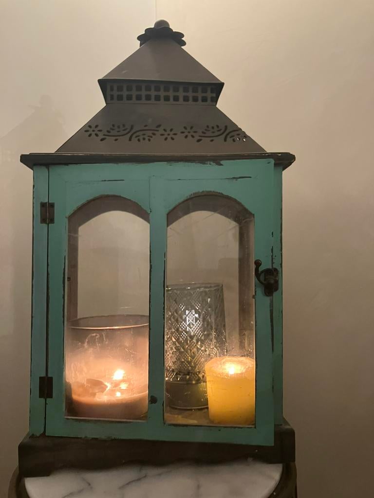 Ibiza lantaarn windlicht vitrinekastje pronkastje kaarsen, Huis en Inrichting, Woonaccessoires | Kandelaars en Kaarsen, Ophalen of Verzenden