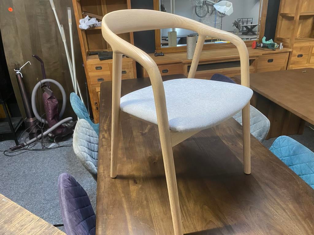 Massief Essen Japandi Stoel rayven- Stijlvol & Comfortabel, Ophalen, Overige kleuren, Nieuw, Vijf, Zes of meer stoelen