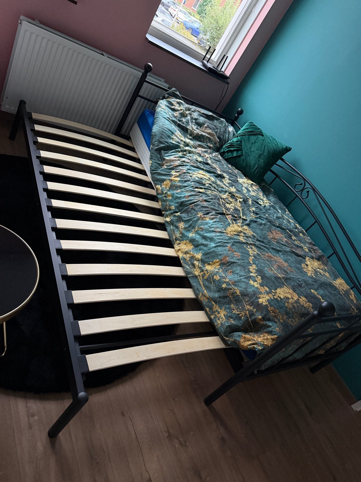 Zwart metalen tweepersoonsbed, uitschuifbaar, Huis en Inrichting, Ophalen, Zwart, Tweepersoons, Zo goed als nieuw