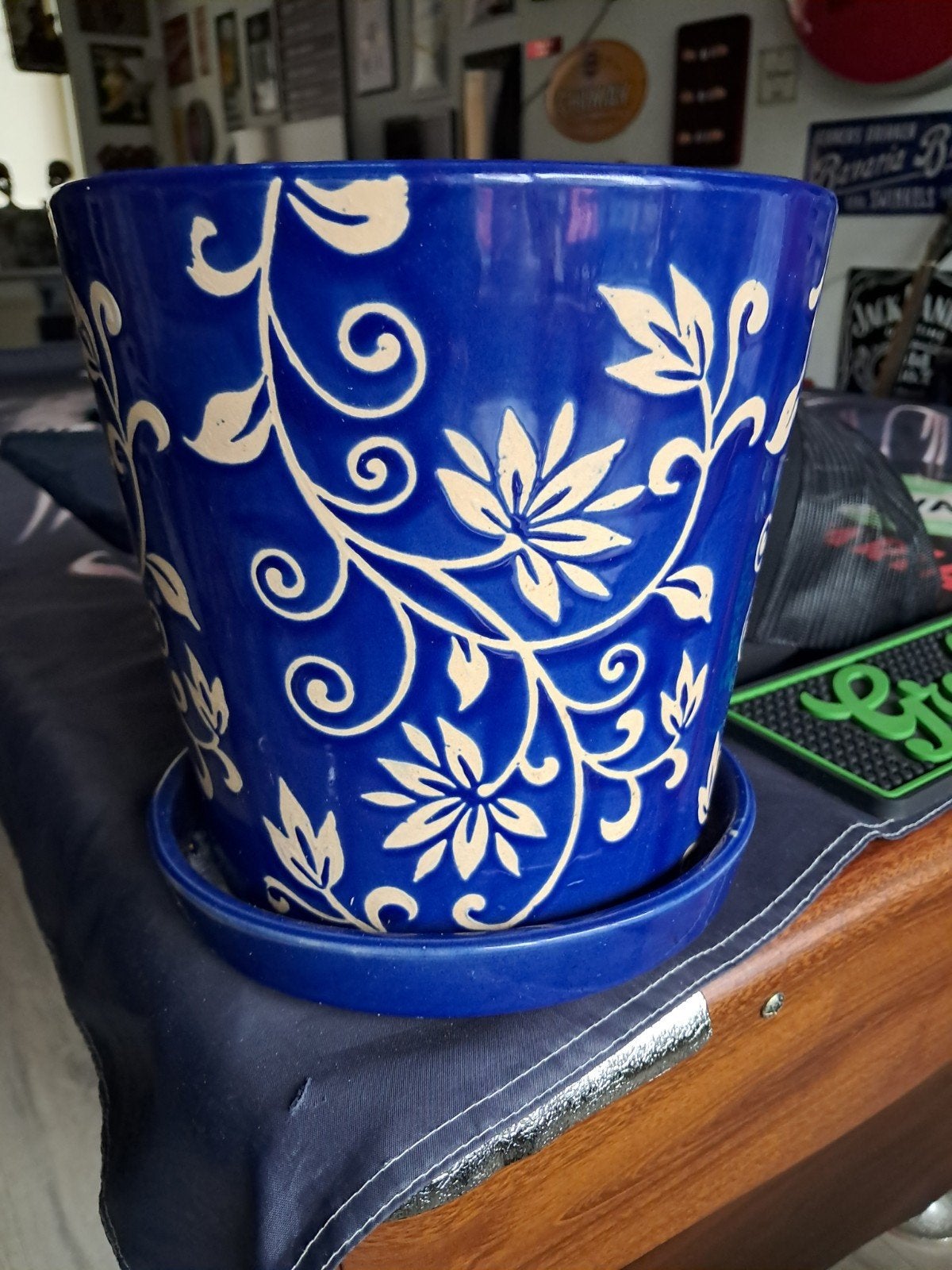 Blauwe bloempot met sierlijk bloemenpatroon, Tuin en Terras, Bloempotten, Ophalen, Gebruikt, Rond, Balkon