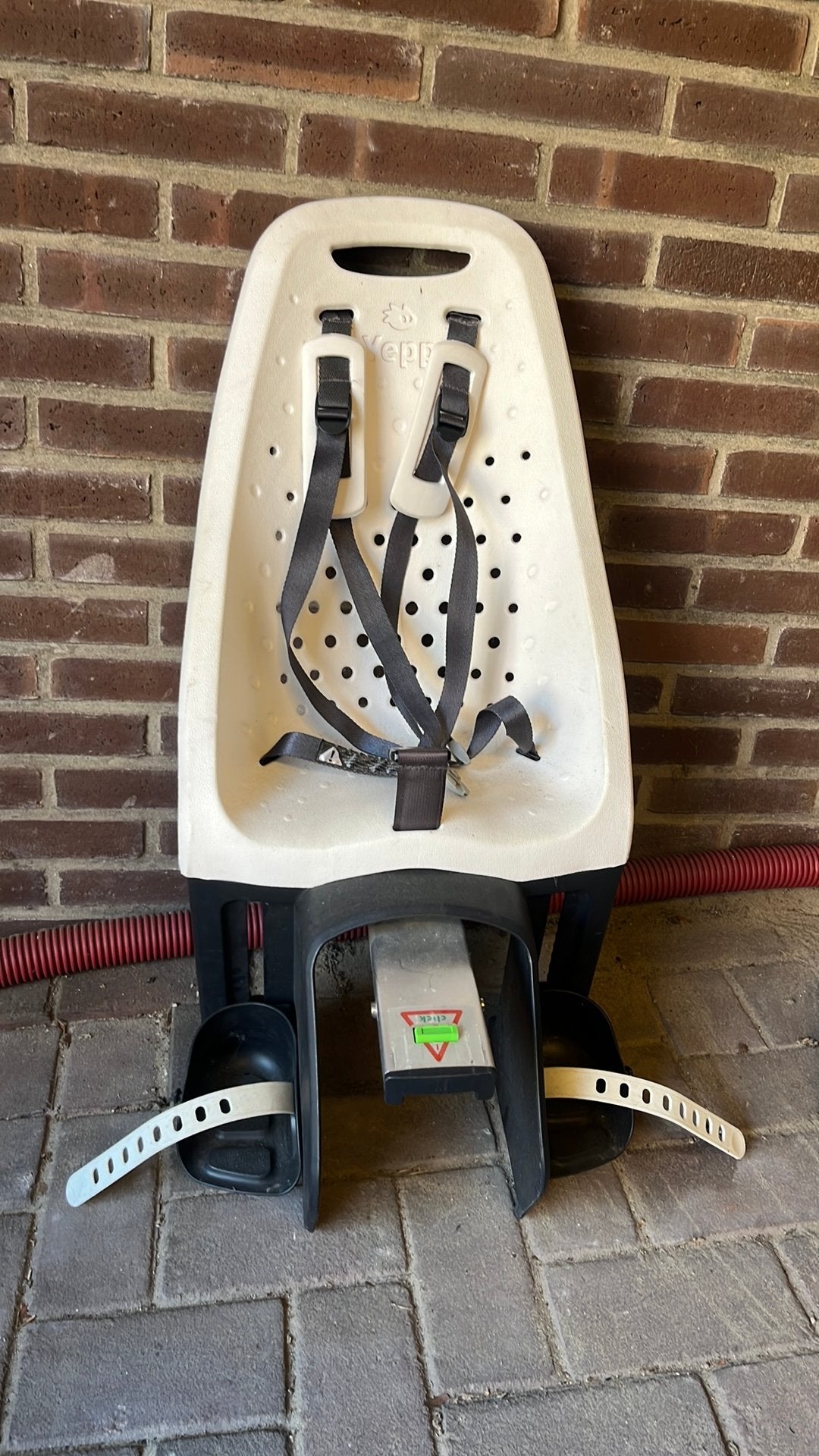 Thule Yepp Maxi Kinderzitje Achter Wit Incl Framebevestiging, Ophalen, Zo goed als nieuw