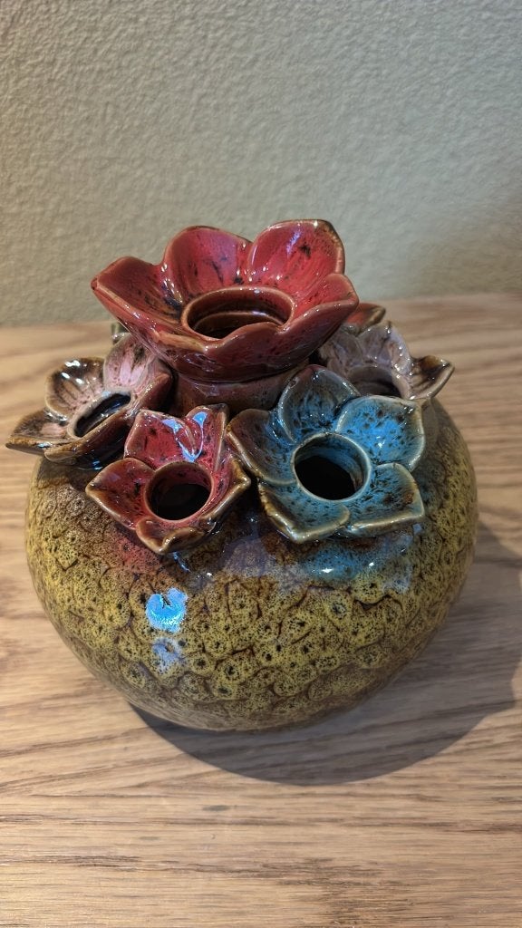Villa Pottery Vaas Springfield – multi-tuit bloemenvaas, Huis en Inrichting, Meerkleurig, Nieuw, Ophalen of Verzenden, Geschikt voor buiten