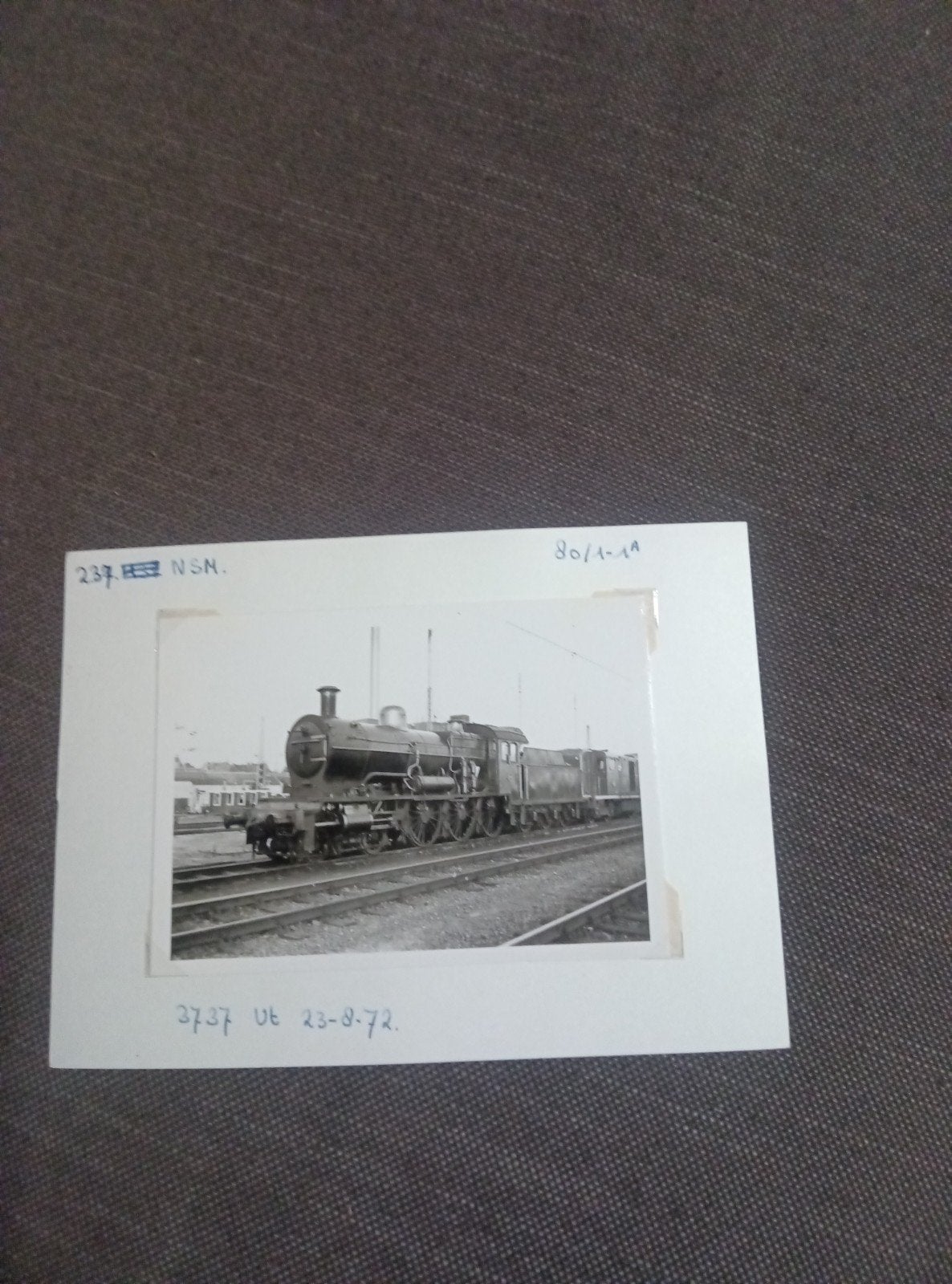 Zwart-wit foto van stoomlocomotief 3737 NSM, Ophalen of Verzenden, Gebruikt, Trein, Kaart of Prent
