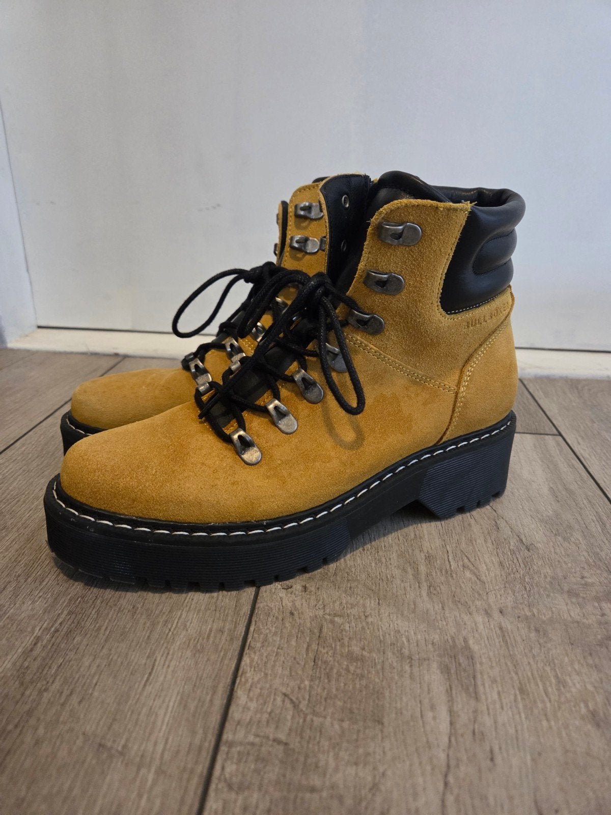 Bullboxer dames veterboots - Zo goed als nieuw, Kleding | Dames, Schoenen, Verzenden, Bullboxer Footwear, Geel, Lage of Enkellaarzen