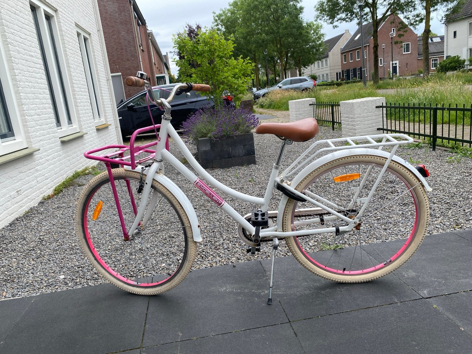 Leuke witte kinderfiets met roze accenten 26 inch, Ophalen of Verzenden, Gebruikt, Minder dan 16 inch