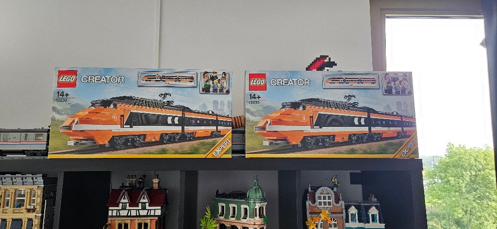 2x Lego 10233 Horizon Express - Nieuw in gesealde dozen