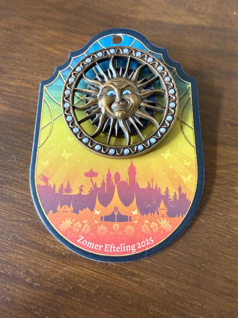 Efteling pin - Zomer Efteling 2025, Ophalen of Verzenden, Nieuw, Button of Speldje