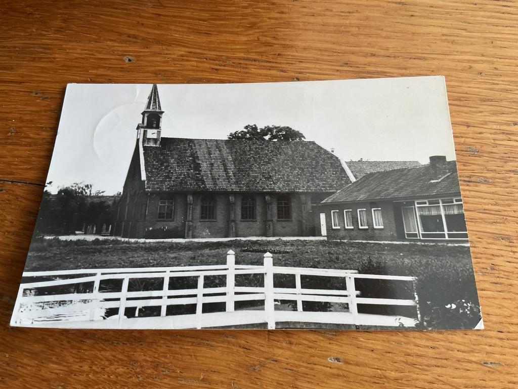 C2825 Tienhoven kerk BESCHADIGD, Ophalen of Verzenden