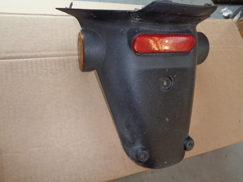 Vespa Sprint / Primavera achterspatbord ( kentekenhouder ), Ophalen