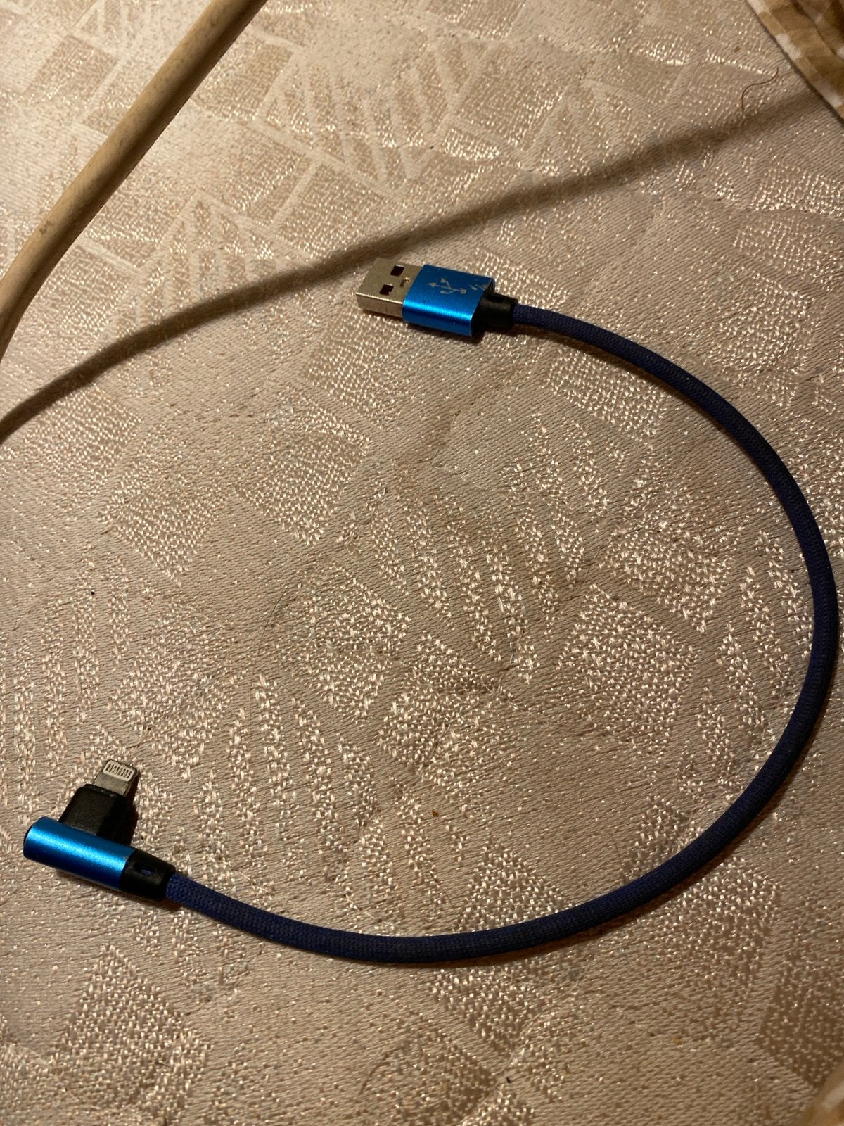 Korte iPhone Oplaadkabel - Lightning naar USB-A, Telecommunicatie, Mobiele telefoons | Telefoon-opladers, Gebruikt, Oplaadkabel