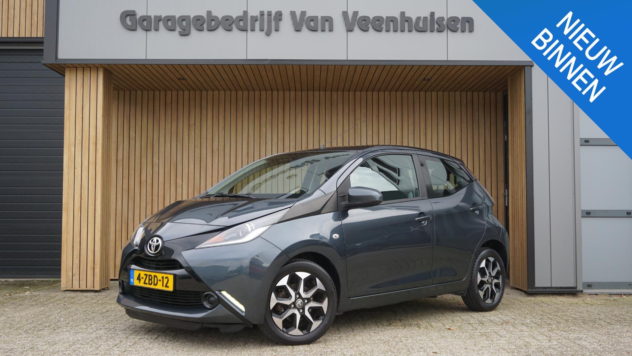 Toyota Aygo 1.0 VVT-i 69pk x-play 5Drs Airco Navi Cruise Con, Voorwielaandrijving, Stof, Gebruikt, Euro 6